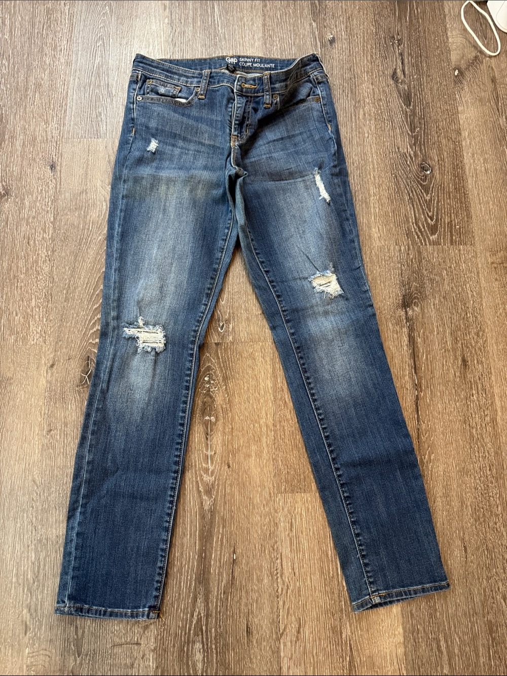 GAP Women's Skinny Jeans in Medium Blue Distressed